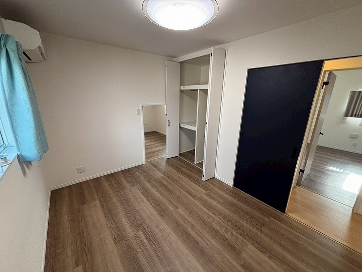 小屋裏物入・・・高さが1.4m以内ですが広さは6帖分！