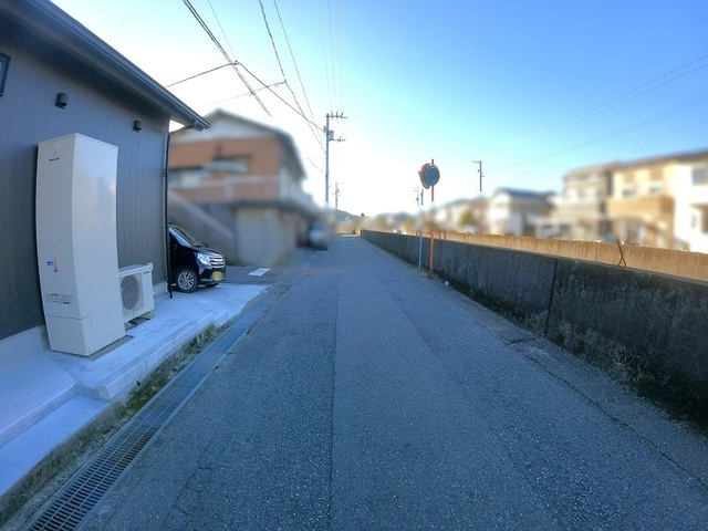 見通しが良く、小さなお子様との歩行も安心な住環境。