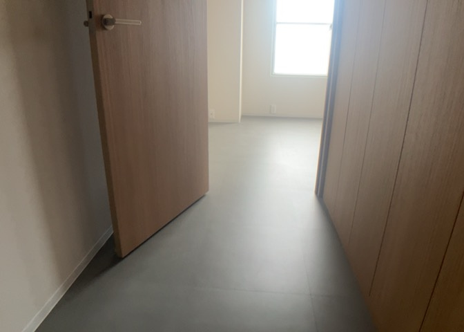 内装はとにかくおしゃれなものがいい！と選ぶ前に、まず住んだ後のことを想像してみましょう。住んでみたらコンセントの位置が悪くて使いにくいなど出てきます。事前にどの家電をどこに置くか想定しておきましょう。