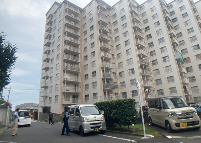外観はマンション管理がされているかの目安になります。築年数が古いと、壁面は劣化してひび割れが生じることも！建物が古びていても細かいところが修繕されていると、きちんと管理されているなぁと感じるでしょう。