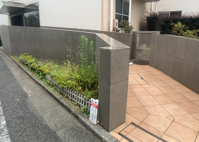 物件によっては、入居者が個人的に使用できる専用庭がついているものもあります。また、住宅の中にある土間の部分を庭と呼ぶこともあります。庭の用途は住む人によって変わり、それによってデザインもさまざまです。