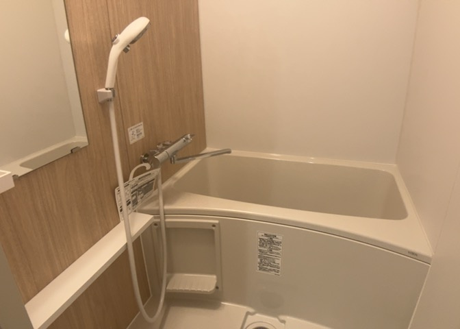 入浴時の快適さも大事なことですが、綺麗な状態を維持できなければ気持ちよく入浴できません。毎日の掃除が楽という点は大事なポイントになります！カビが生えにくく掃除がしやすい、壁や浴槽を選ぶといいでしょう。