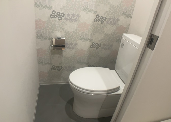 トイレは大きさや形、機能、抗菌性などが異なる多種多彩なタイプが各メーカーから出ています。それぞれに良さがあるため、事前にどういったタイプのトイレがいいのかをご家庭内で決めて、内見に行くといいでしょう。