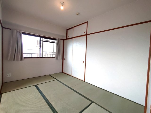 和室ならではの温かな和の空間で寛ぎの時間を過ごせます