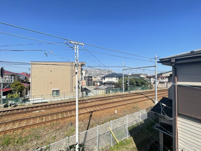 線路側は開けており開放感があります。