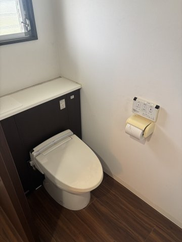 トイレは快適な温水洗浄機能付。