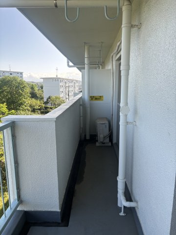お洗濯物が良く乾きそうな、南向きのバルコニーです。