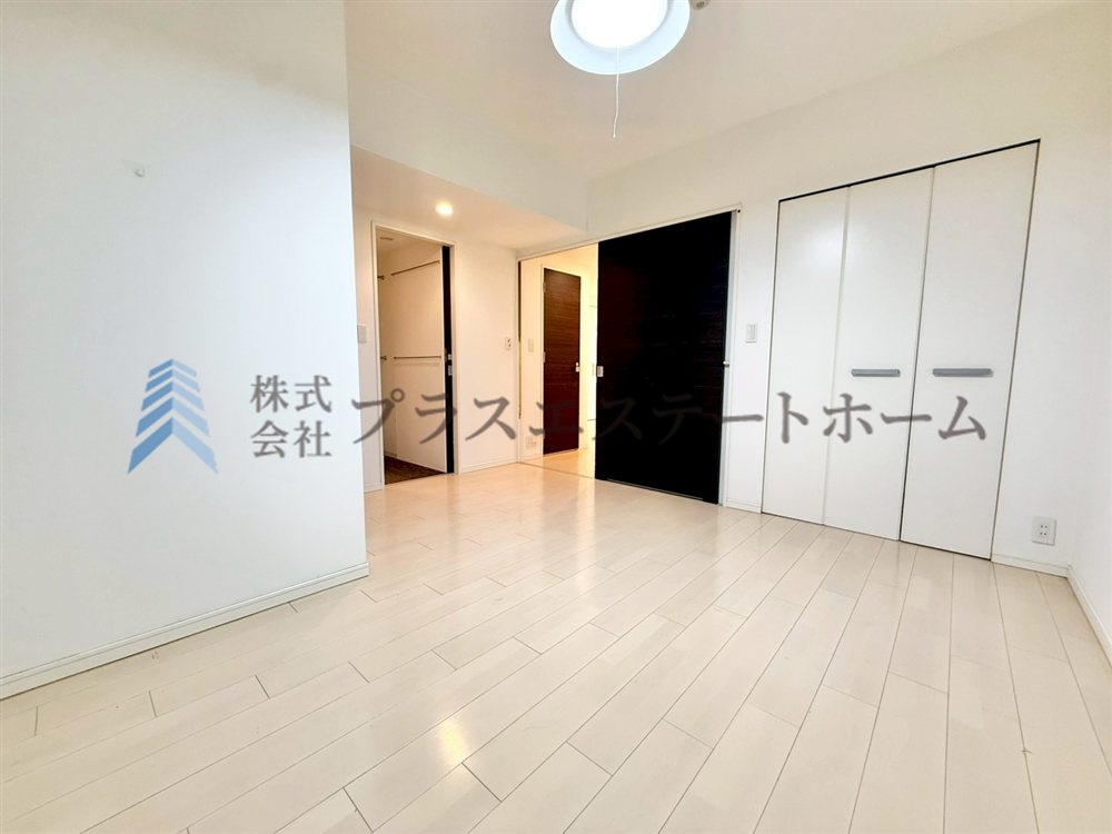 どんな家具や敷物でも部屋に馴染みやすく、　コーディネートがし易そうですね♪