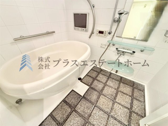 おしゃれな浴室♪まあるい浴槽に癒されます♪
