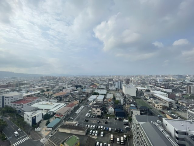 南側バルコニーからの眺望です。視界を遮る建物が周辺になく開放感あふれる物件です。