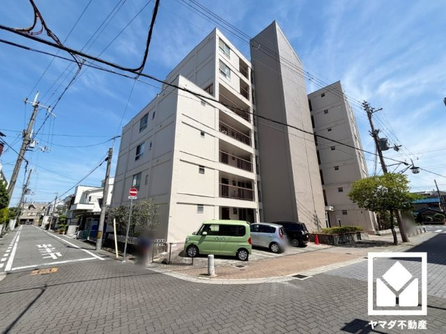 阪急神戸本線「武庫之荘」駅まで徒歩約8分の立地。毎日の通勤・通学だけでなく、休日のお出かけまで利便性に優れています。