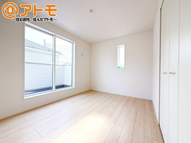 収納豊富な洋室は使い勝手良好です！