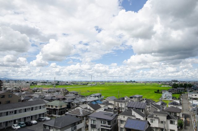 7階部分につき、視界が大きく開けた開放的な眺望。空の広がりを感じながら、気持ちよく過ごせます。