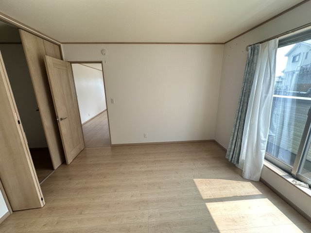 2Fのお部屋です！バルコニー側のお部屋です。