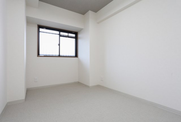 【エメラルドマンション草津青地Ⅰ　天然木フルリノベーションの洋室】