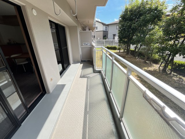 【エメラルドマンション草津青地Ⅰ　天然木フルリノベーションのバルコニー】