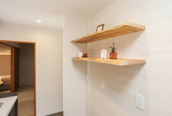 【エメラルドマンション草津青地Ⅰ　天然木フルリノベーションのダイニング】