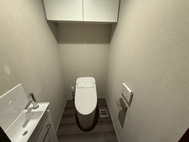 【トイレ】手洗いカウンター完備で衛生面もバッチリです！