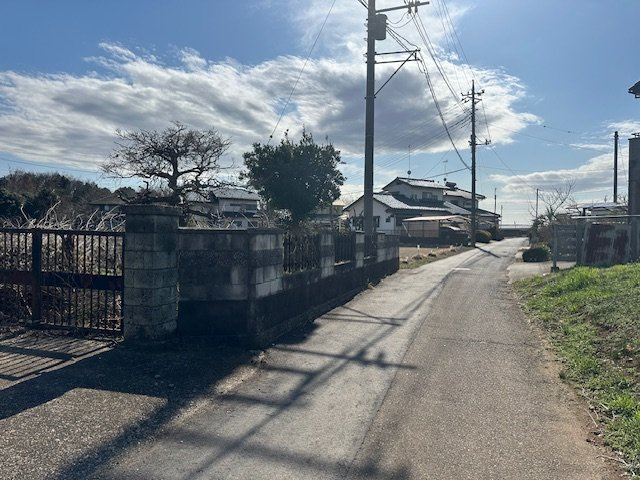 前面道路含む現地写真です