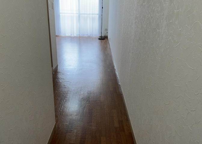 内装はとにかくおしゃれなものがいい！と選ぶ前に、まず住んだ後のことを想像してみましょう。住んでみたらコンセントの位置が悪くて使いにくいなど出てきます。事前にどの家電をどこに置くか想定しておきましょう。