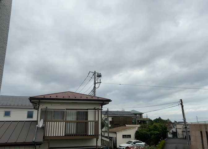眺望の良さを楽しめるダイニングキッチンで家族団らんの時間を過ごしてはいかがでしょうか。バルコニーから見える景色を家族で眺める時間は、時間が経つのを忘れてしまいそうですね。是非、現地を見に行きましょう！