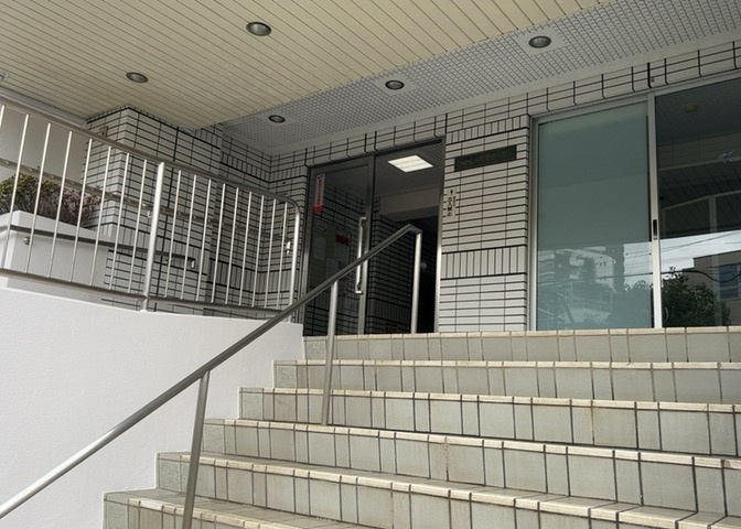 マンションのエントランスには、もともと風よけや防犯の役割がありますが、マンションによって宅配ボックスなどの設備が備わっている所もあります。日々の生活をイメージしながら生活しやすさをチェックしましょう。
