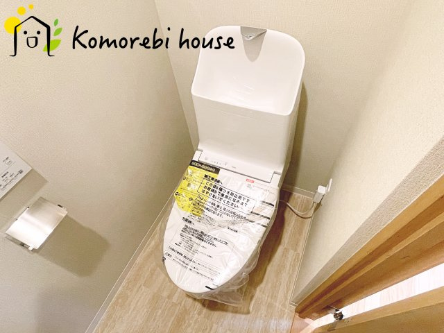 落ち着いた色調のトイレです