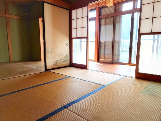 2階和室：陽当たり・通風ともに良好です