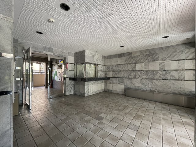 マンションの顔でもある、高級感漂うエントランス。　