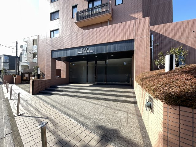 マンションの顔でもある、高級感漂うエントランス。　