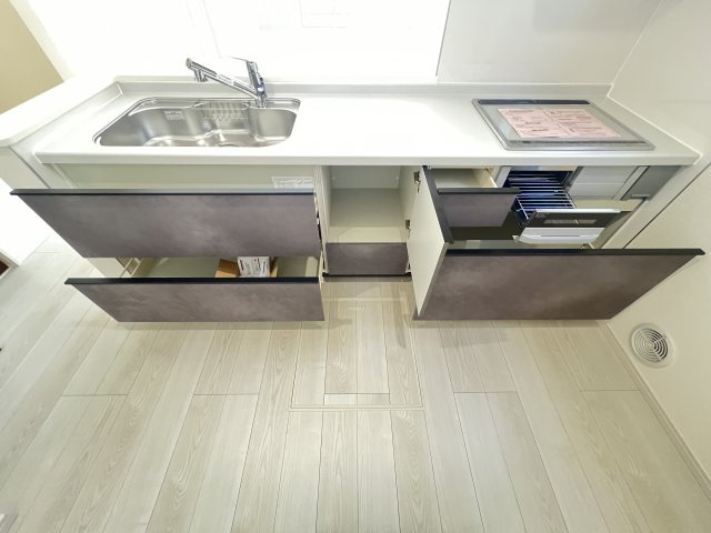 お手入れしやすく快適なシステムキッチンです
