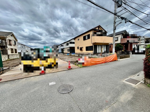 対象地：1-D区画　東武スカイツリーライン「草加」駅徒歩約14分！全7区画・建築条件付き売地です。西町小学校まで徒歩約6分(420ｍ)、お子様の通学に安心です！