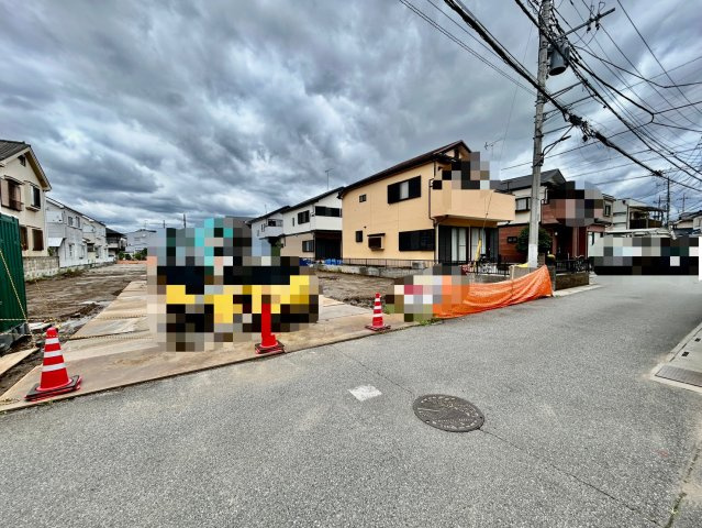 対象地：1-D区画　東武スカイツリーライン「草加」駅徒歩約14分！全7区画・建築条件付き売地です。西町小学校まで徒歩約6分(420ｍ)、お子様の通学に安心です！