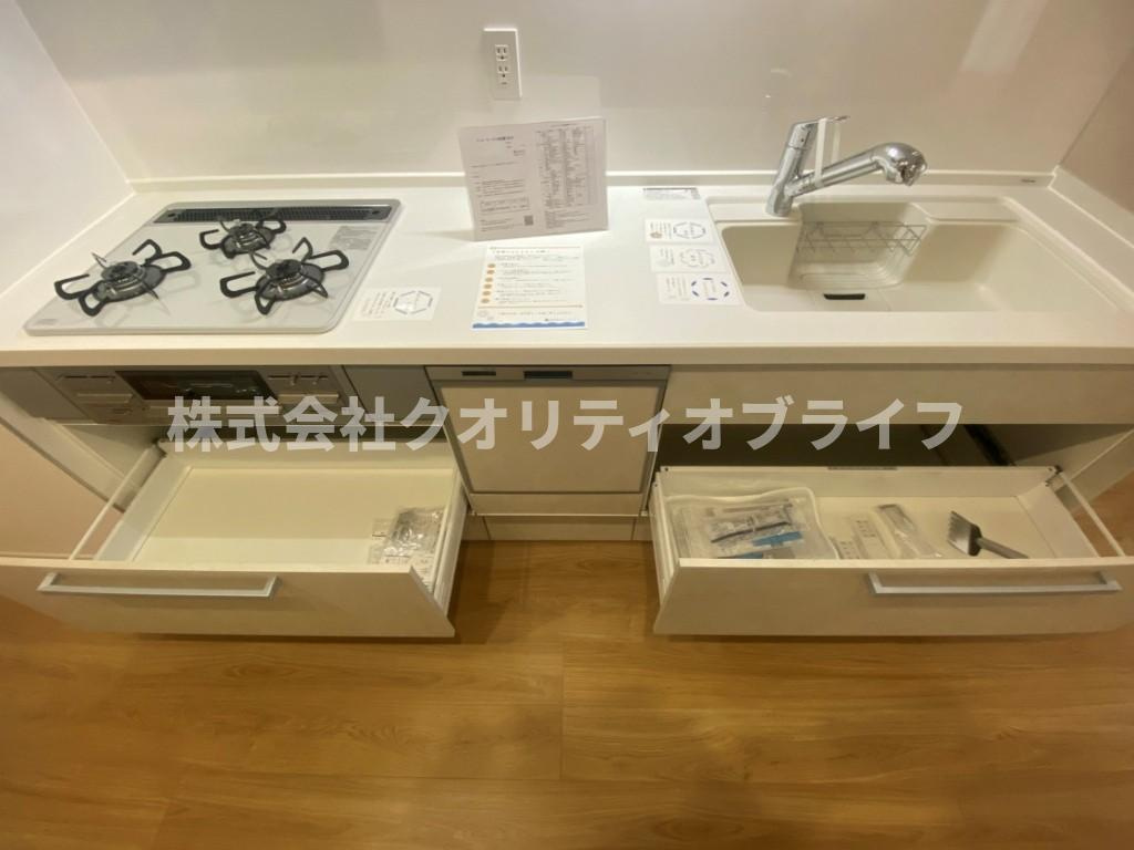 キッチン下の収納も豊富