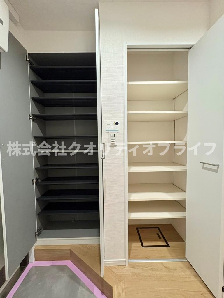 充分な広さのシューズクローク