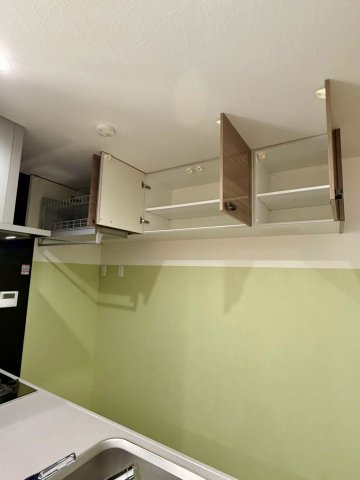 キッチン本体に加え、吊り戸棚の収納も充実！