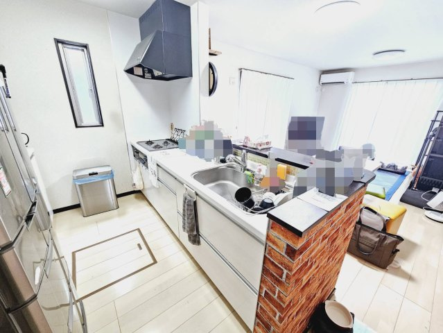 ■会話弾む対面システムキッチン■換気窓あり