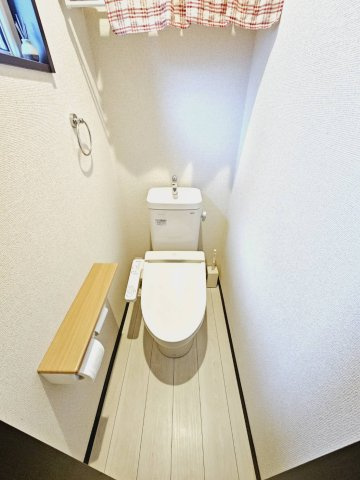 ■温水洗浄便座トイレ■換気窓あり