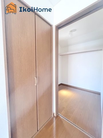 各部屋大きめのクローゼットがありますので、大変便利便利にお使い頂けると思います。