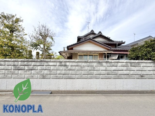 ■外観｜外壁や樹木が視線を遮り、プライバシー空間を守ります。防犯にも良いですね♪