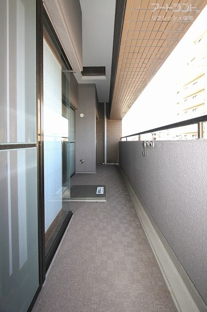 3部屋分につづく長いバルコニー。
