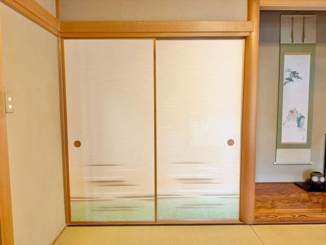 和室ならではの床の間や押し入れがあります。