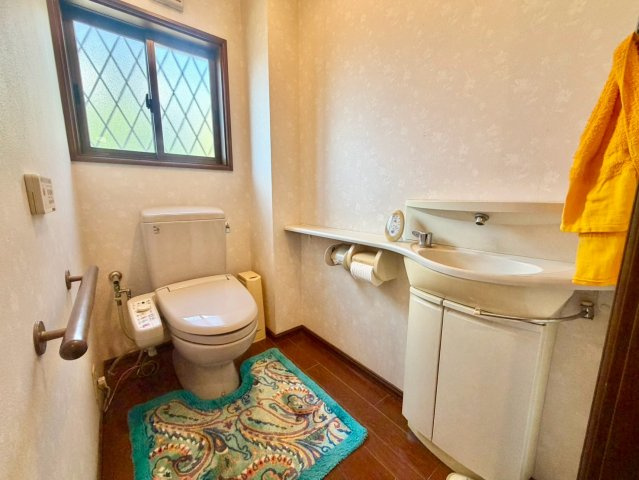 1階トイレは広々設計♪