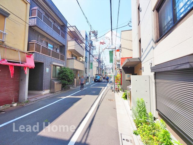 平坦で移動しやすい前面道路に接面しています！ベビーカーでの移動やお子様とのお散歩も楽々行えます！　