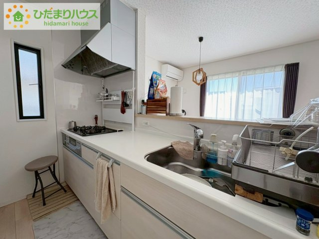リビングを見渡せるキッチンはお子様を見ながらでも料理が出来て安心ですね☆