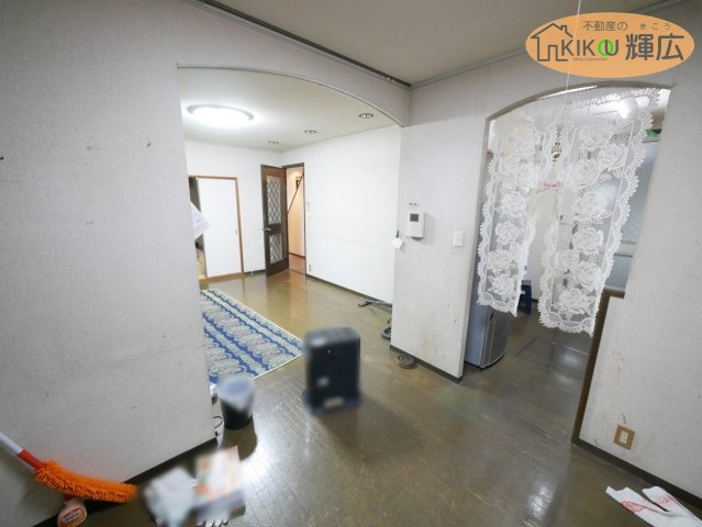 リビングは和室と繋がっておりますので、小さなお子様がいらっしゃるご家庭様にも安心ですね