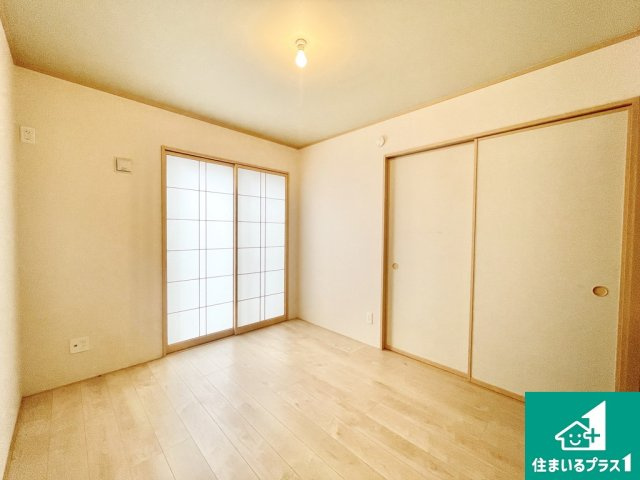 スタンダードな洋室です