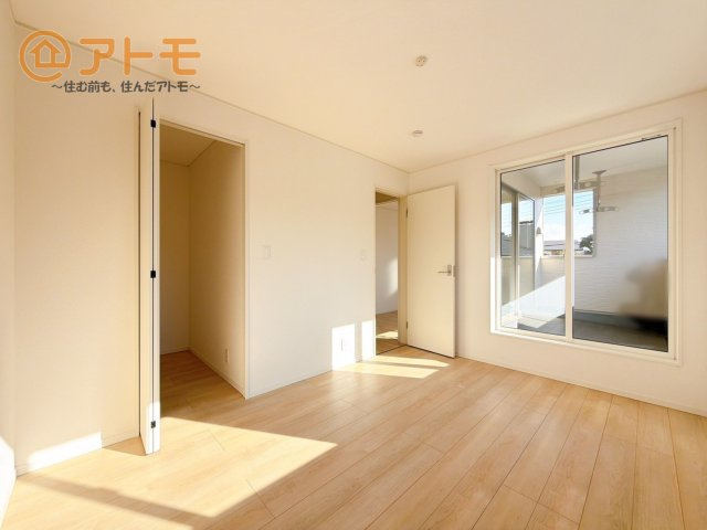 収納豊富な洋室は使い勝手良好です！