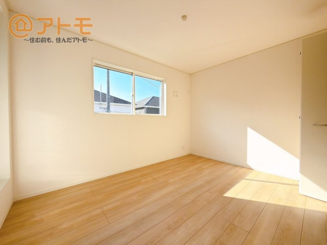 広々使える収納付きの洋室です♪