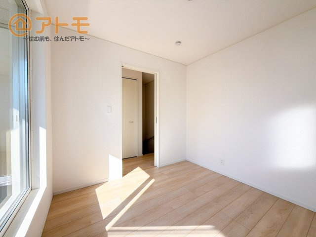 収納豊富な洋室は使い勝手良好です！